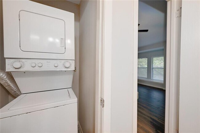 Building Photo - 3839 Dry Creek Dr