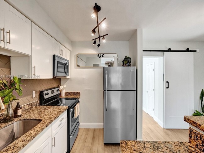 Building Photo - 1713 NE 15th Ave