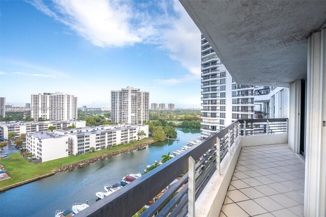 Building Photo - 3530 Mystic Pointe Dr