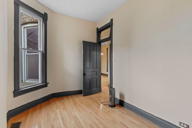 Building Photo - 1929 S Central Park Ave