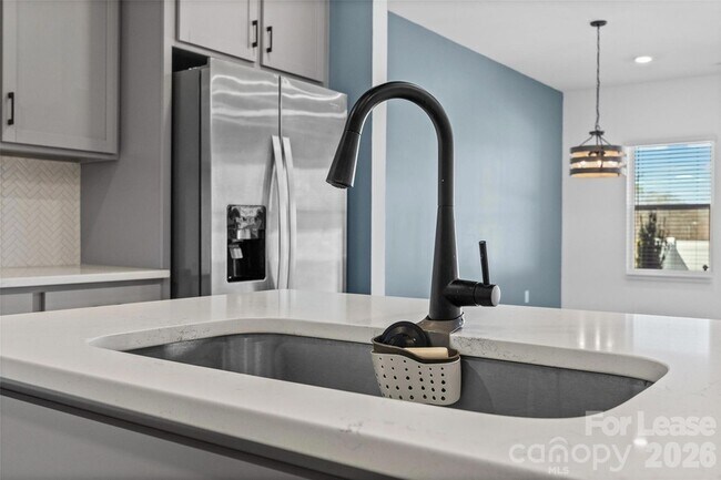 Building Photo - 512 Station St