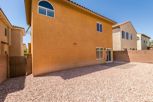 Building Photo - Spacious & Beautiful 3-Bedroom Home in Gat...