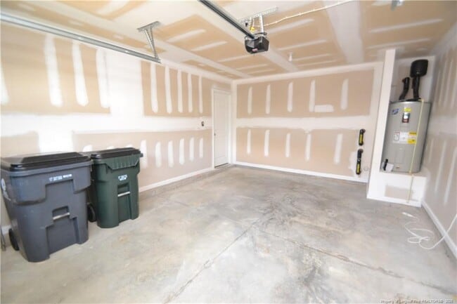 Building Photo - 1405 Luxor Dr