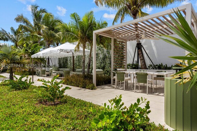 Building Photo - 2200 Brickell Ave