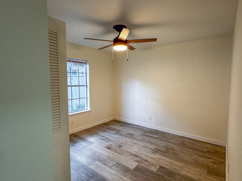 Building Photo - 170 De Chantle Rd