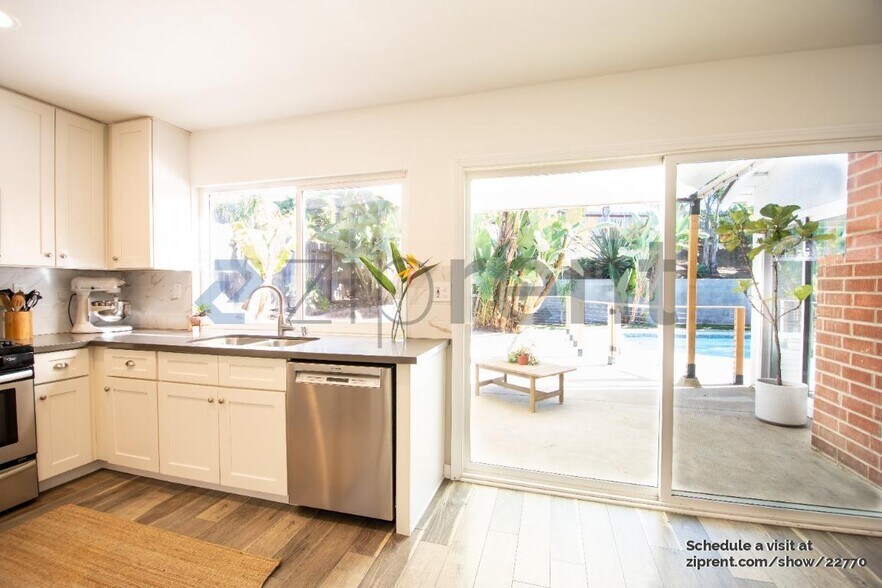 Building Photo - 189 Calle Guernica