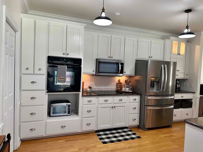 Building Photo - 360 Indian Hills Dr