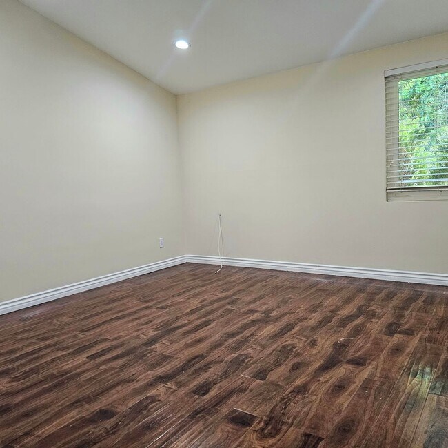 Building Photo - Mid Century Modern - 4 Bedroom Carlton Terrace Pool Home