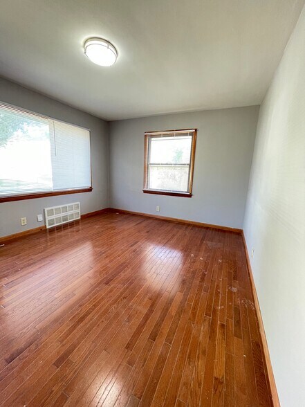 Building Photo - 3521-3521 N 99th St