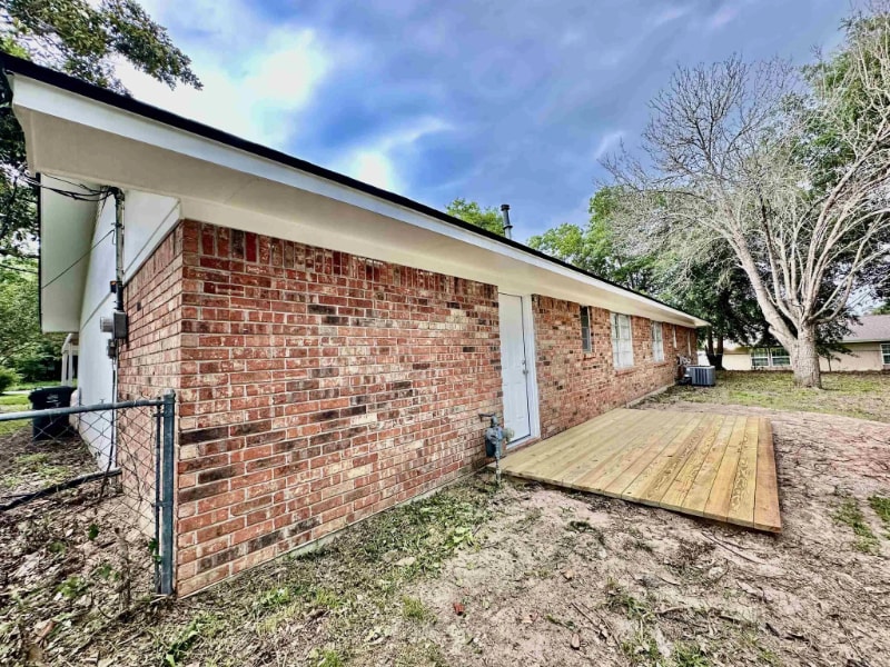 Building Photo - 203 Birch St