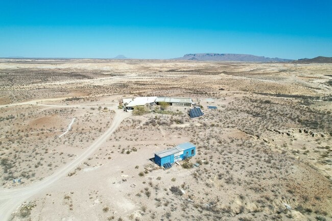 Building Photo - 400 N Smiling Dog Trail