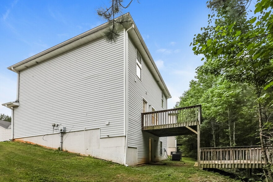 Building Photo - 4047 Riverside Pkwy