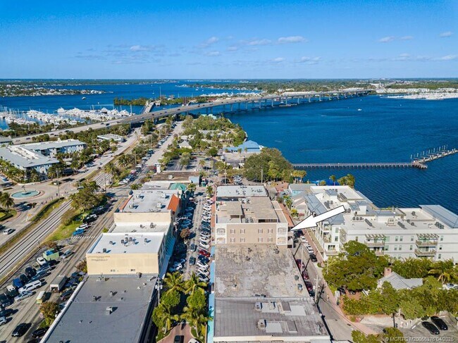 Building Photo - 47 SW Osceola St