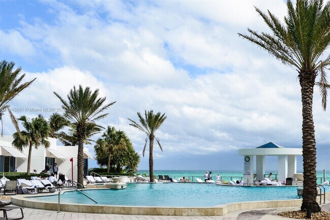 Building Photo - 3101 S Ocean Dr