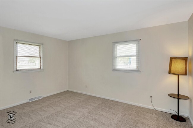 Building Photo - 18 Laurel Ln