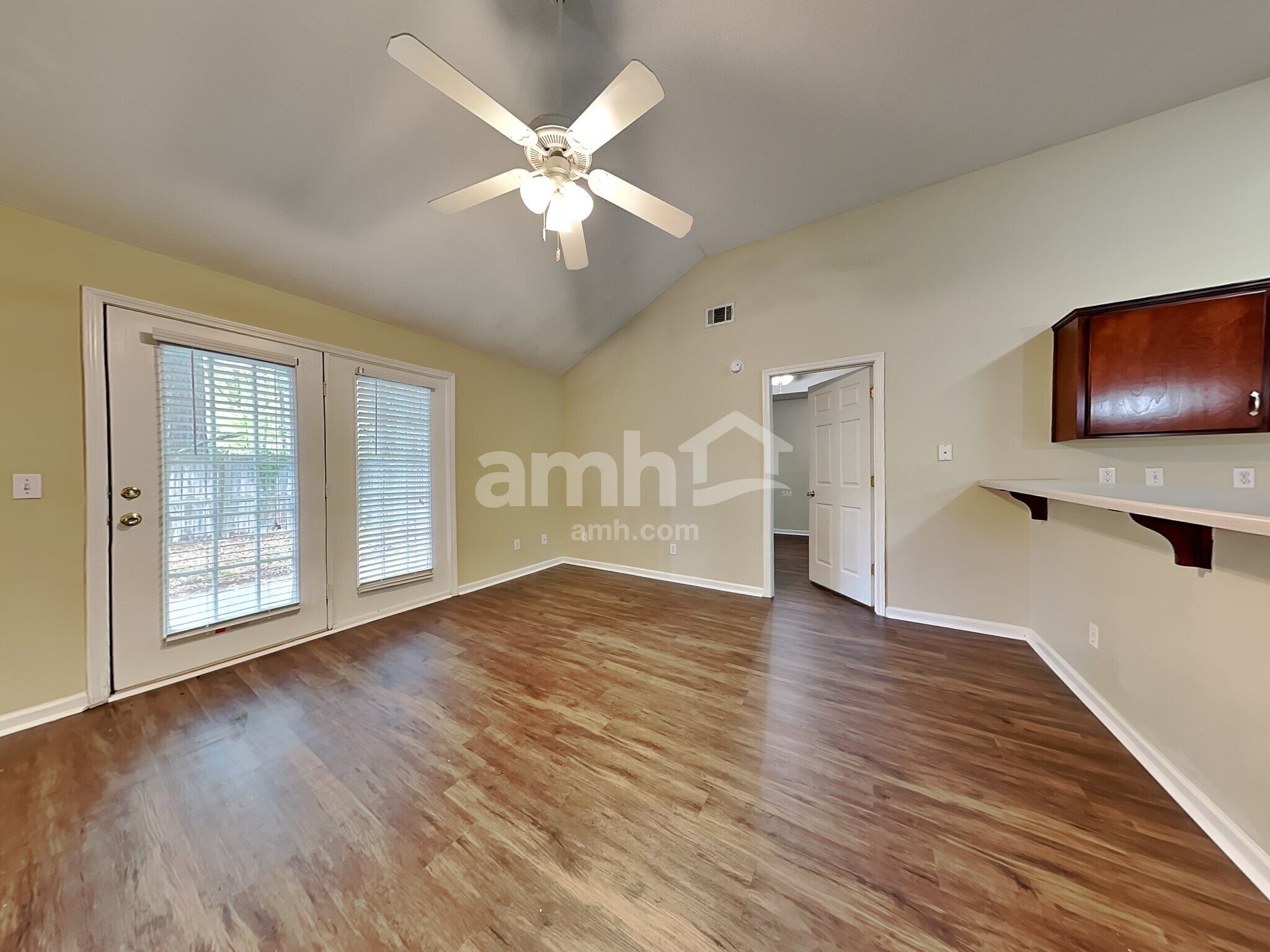 Building Photo - 117 W Tisbury Ln