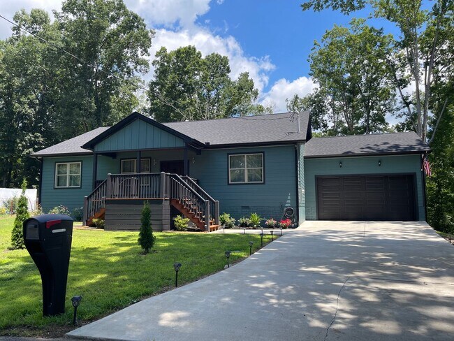 Building Photo - 1395 Willow Creek Ln