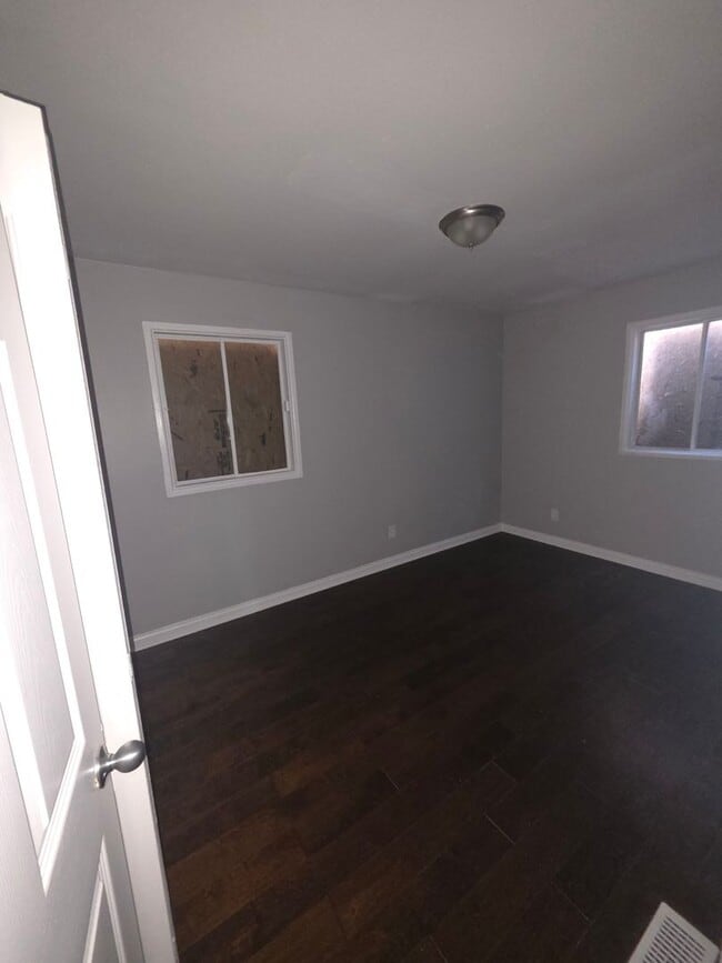 Building Photo - LIMITED TIME**NO APPLICATION FEE**1/2 OFF DEPOSIT**