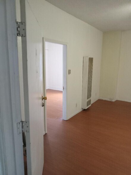 Building Photo - 4720 S Normandie Ave