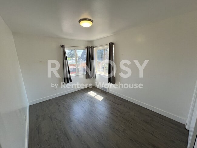 Building Photo - 342 S Alcott St