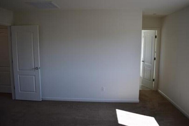 Building Photo - 4230 Freemark Ave