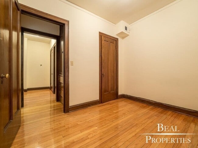 Building Photo - 1 bedroom in GLENCOE IL 60022