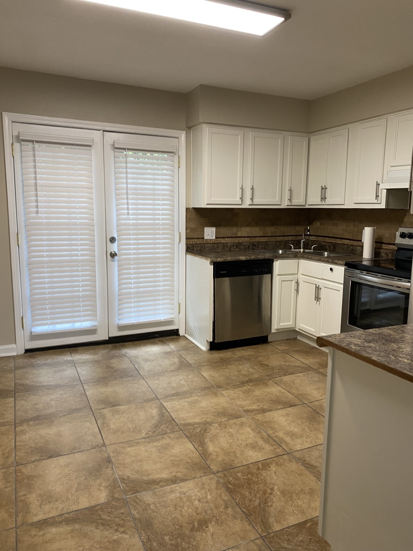 Kitchen - 3850 Creighton Rd