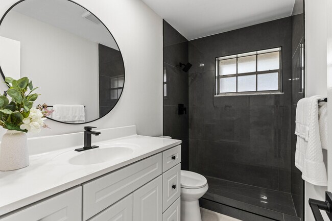 Building Photo - 733 Nantucket Cir