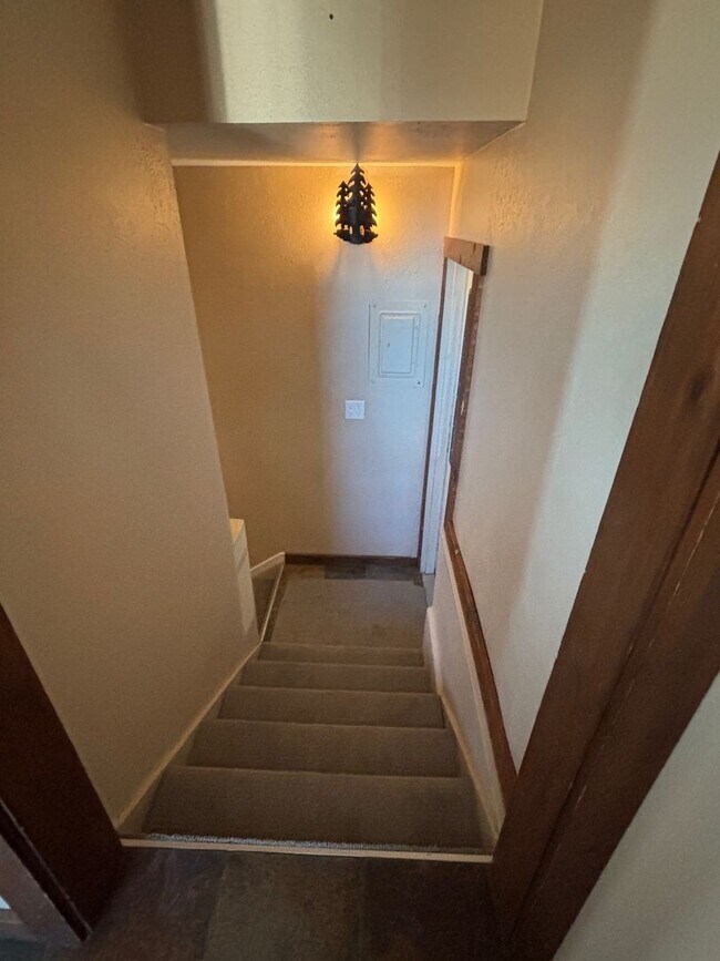 Building Photo - 4 Bedroom with East Gallatin in the backyard