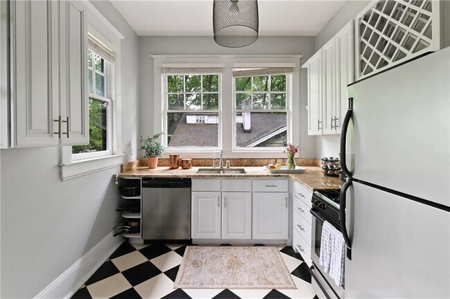 Building Photo - 635 Bonaventure Ave NE