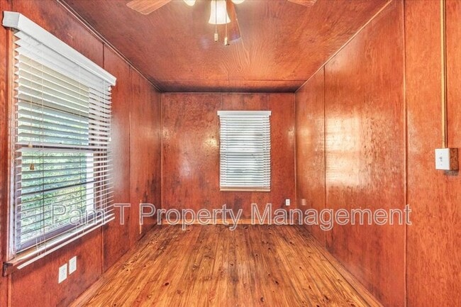 Building Photo - 12 Southwood Dr