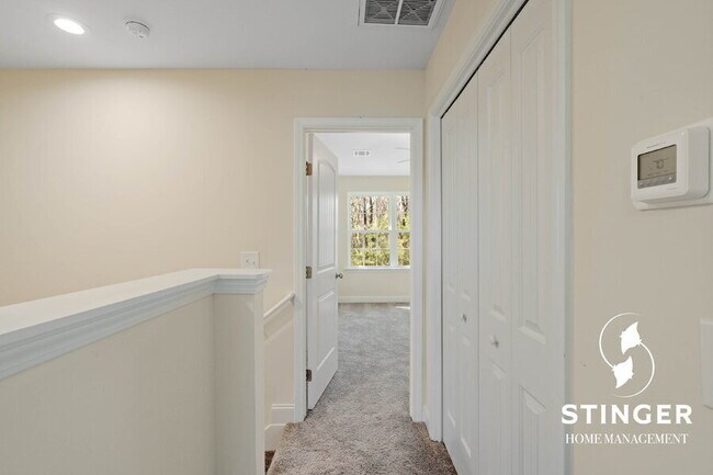 Building Photo - 204 Admiration Ave