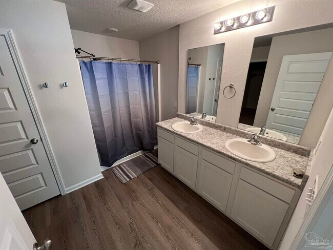 Building Photo - 5273 Peach Dr