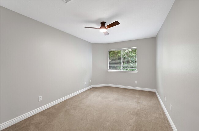 Building Photo - 5914 Shadow Creek Ct
