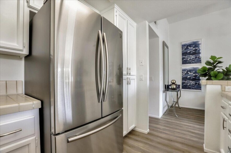 Building Photo - 90 Cherry Ridge Ln