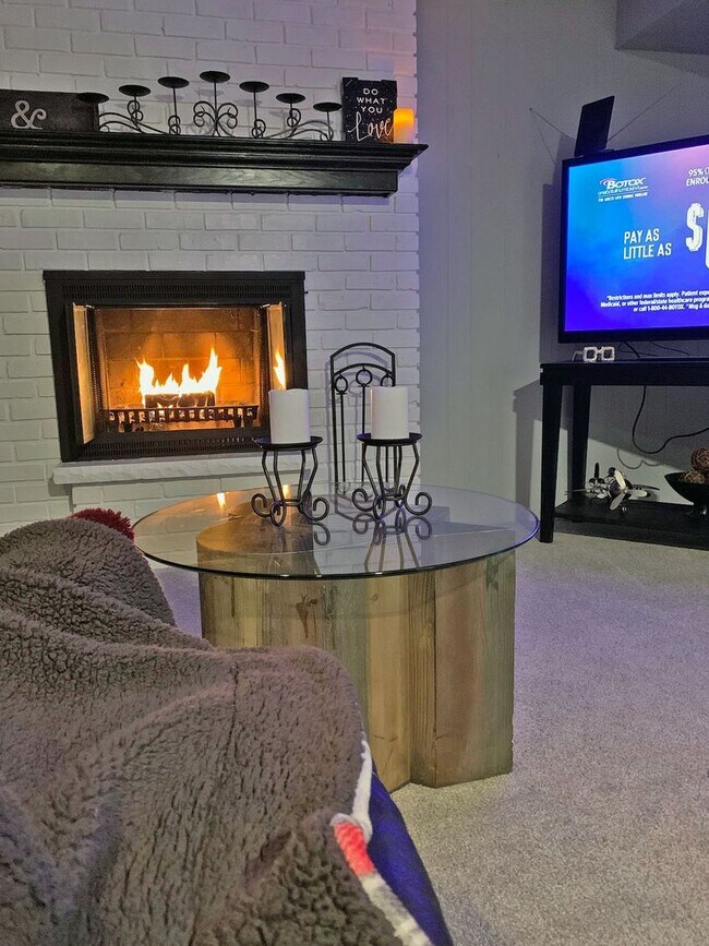 Building Photo - Beautifully updated 'Tonka rental available! 3 beds 2 baths in Royal Hills!