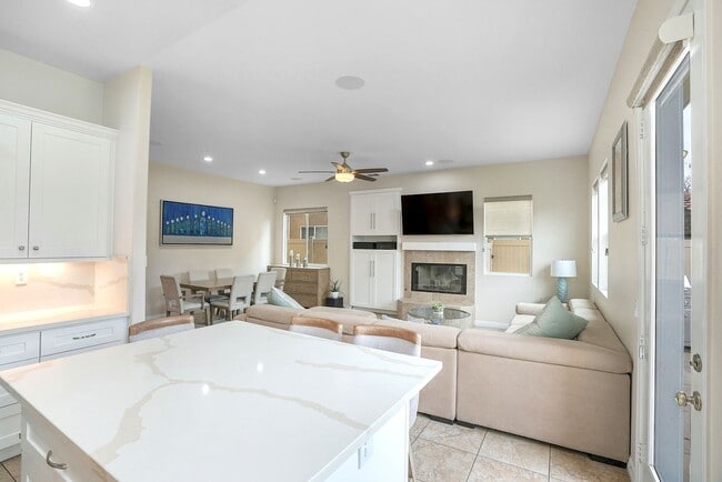 Building Photo - Beautiful executive home in the Eastlake-C...