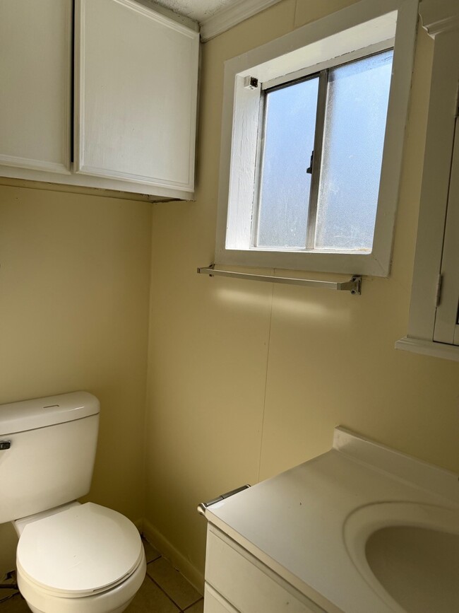 Building Photo - 1608 Dyer Ave