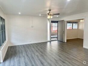 Building Photo - Single level 3 bedroom 2 bath townhome in ...