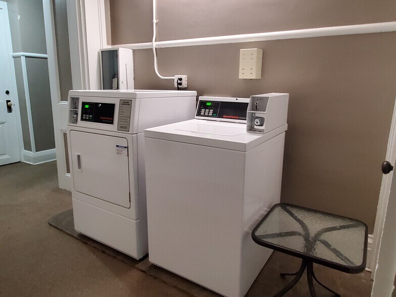 Building Photo - 515 W Washington St