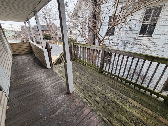 Building Photo - 440 E Queen St