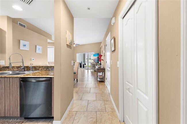 Building Photo - 12141 Summergate Cir