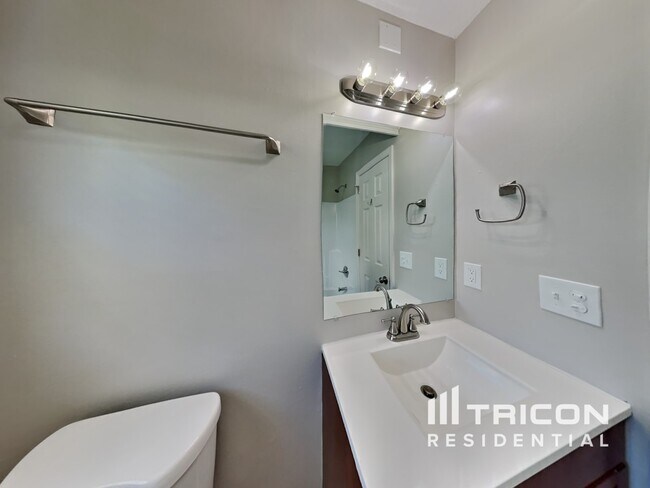 Building Photo - 5029 English Village Dr