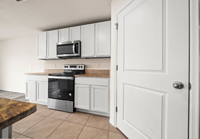 Building Photo - ***AVAILABLE FOR TOURS NOVEMBER/Beautiful Modern 5 Bed/3 bath/Exclusive Graystone Hills Community