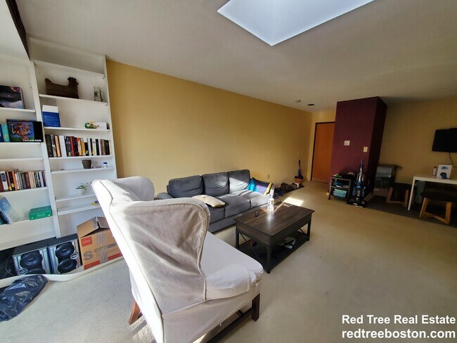 Building Photo - 23 Elm St