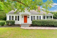 Building Photo - Available now! Lovely 3 bed/1 bath Home in...