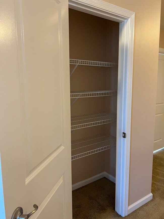 Building Photo - Coming Soon – Available November 1st! Spacious 4-Bedroom Home