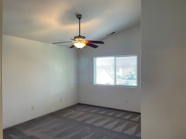 Building Photo - Beautiful 3 Bed, 2.5 Bath Home for Rent – Bright & Spacious in a Great Neighborhood