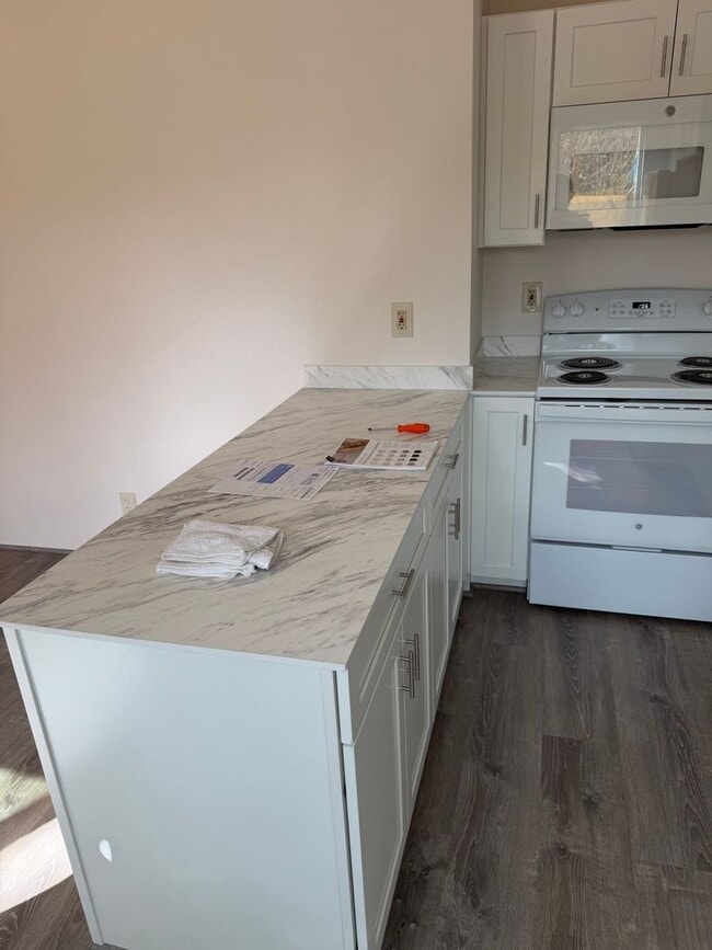 Building Photo - Aloha Apartments