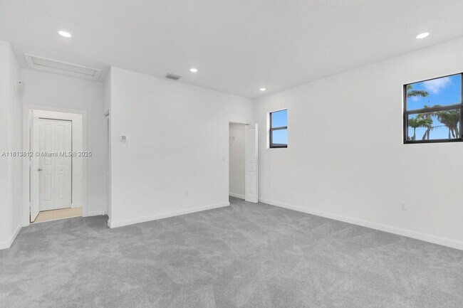 Building Photo - 3050 Park Pl